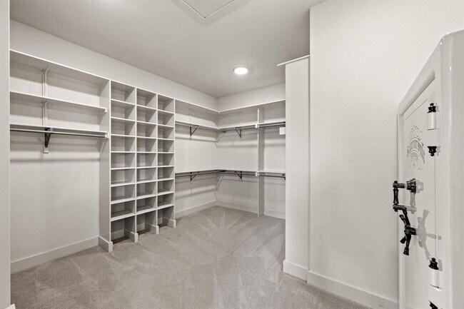 Building Photo - 3400 Tuscany Dr