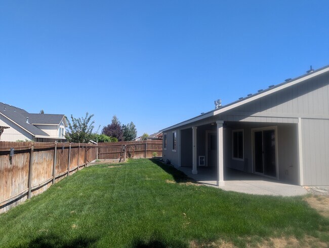 Building Photo - 1523 Sacajawea Ave