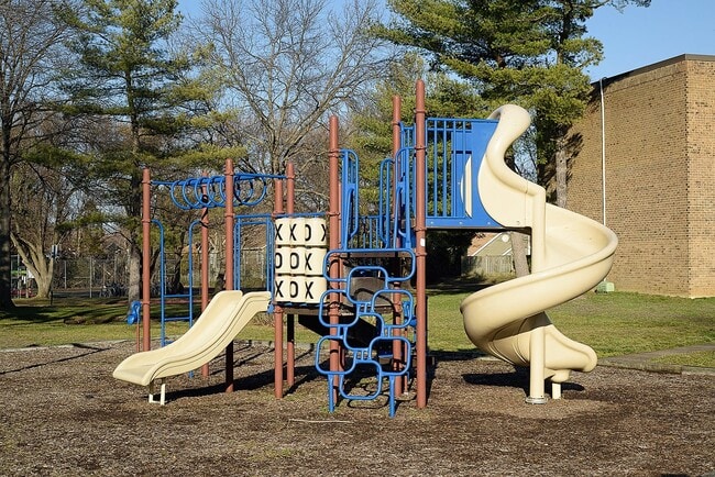 Building Photo - Coming Soon! 2 bedroom 2 full bath condo i...