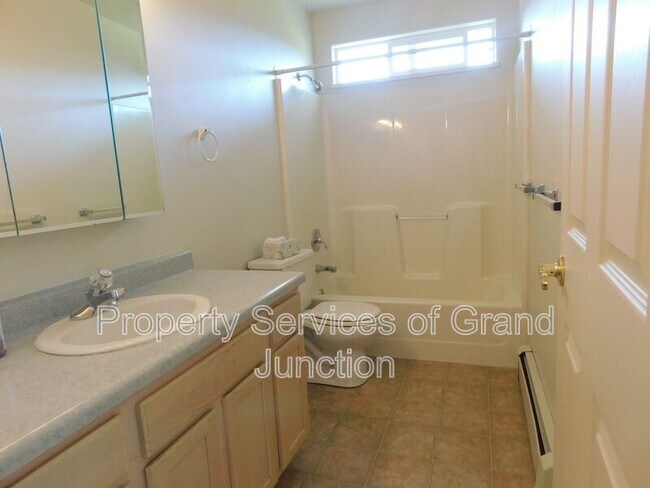 Building Photo - 579 Darby Dr