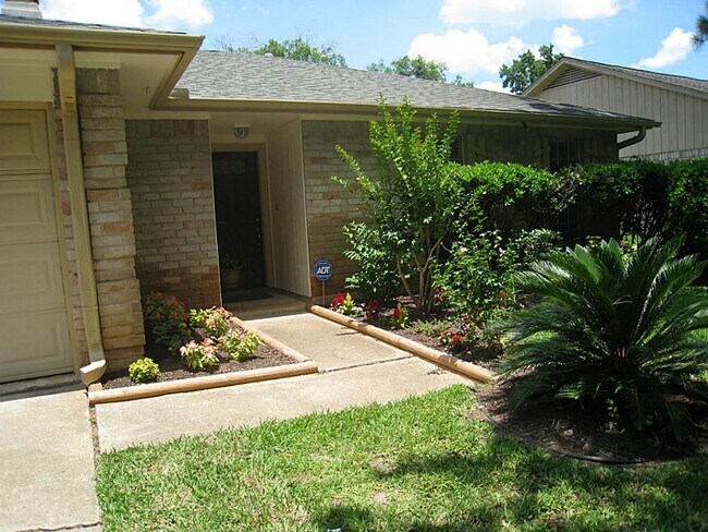 Building Photo - 3103 Sam Houston Dr
