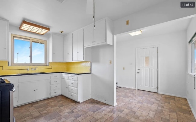 Building Photo - 3-Bedroom Home with Vintage Charm, Garage,...