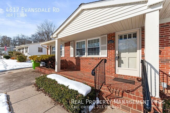 Building Photo - Charming Woodbridge Rambler with Spacious ...