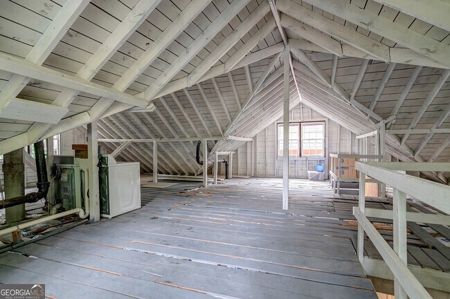 Building Photo - 781 Courtenay Dr NE