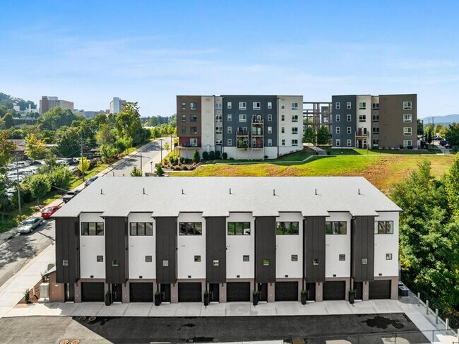 Building Photo - New Construction Downtown Asheville Townhouse!