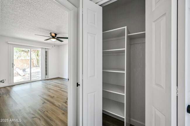 Building Photo - 3262 W Angela Dr