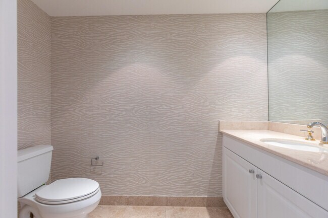 Building Photo - 20201 E Country Club Dr