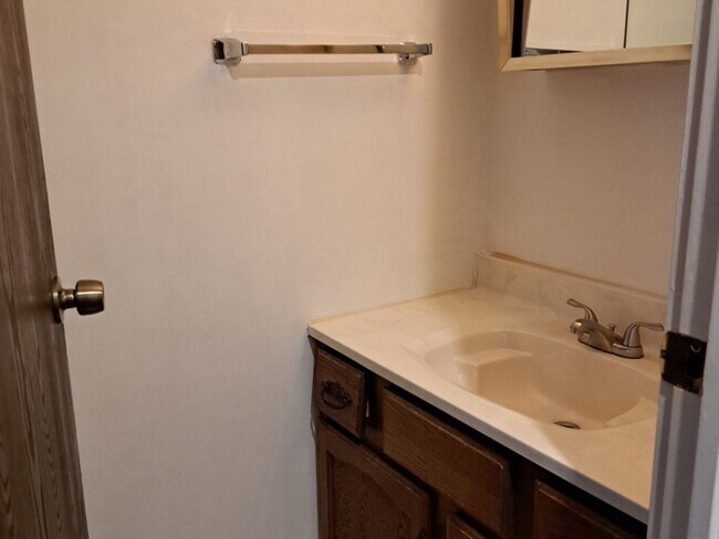 Building Photo - 13 Timber Ln