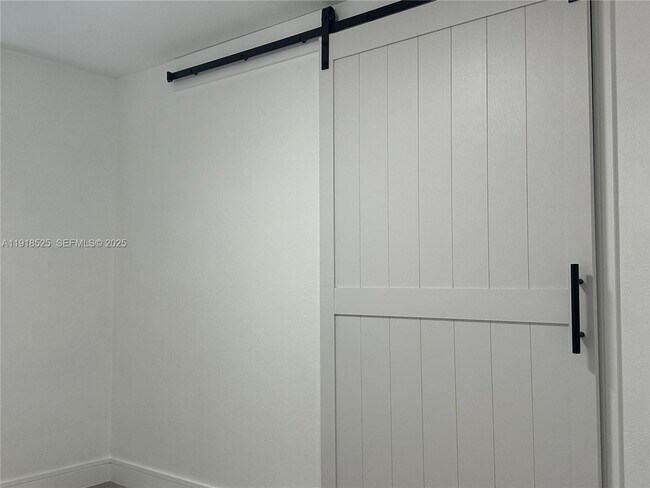 Building Photo - 1308 NW 13th Ct