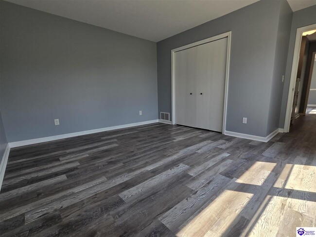 Building Photo - 888 N Woodland Dr