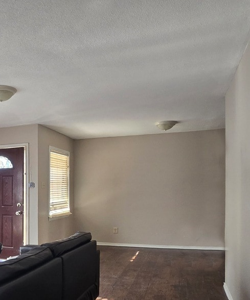 Building Photo - 8307 Bunche Dr