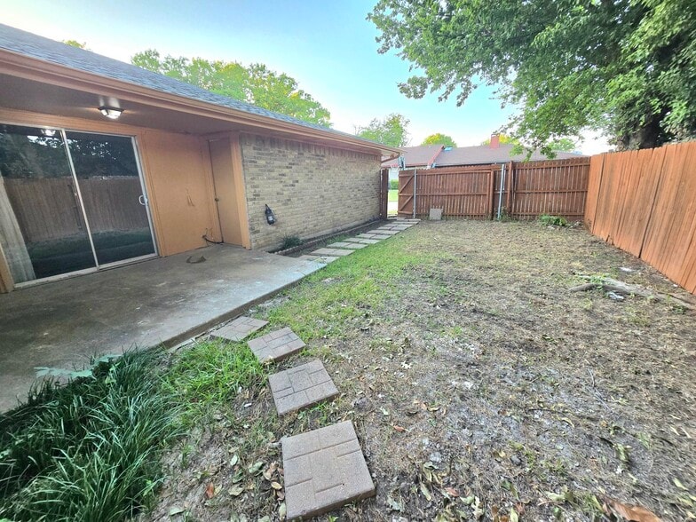 Building Photo - 1001 Hunters Creek Dr