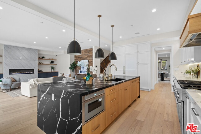 Building Photo - 4475 Mammoth Ave