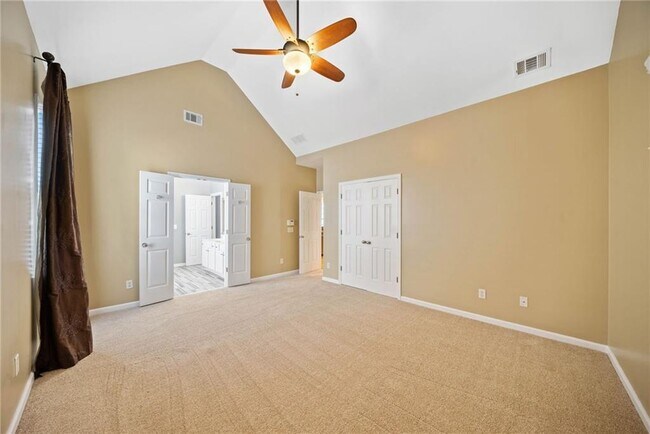 Building Photo - 726 Gardenside Cir SE