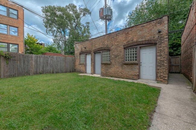 Building Photo - 6819 S Ridgeland Ave