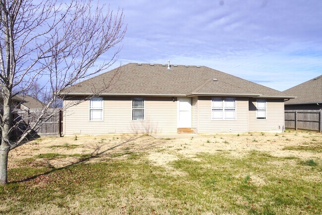 Building Photo - Beautiful 4 bedroom home for rent in Ozark!