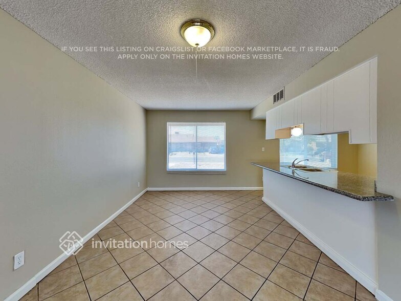 Building Photo - 9018 W Sells Dr