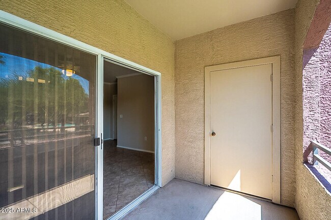 Building Photo - 5401 E Van Buren St