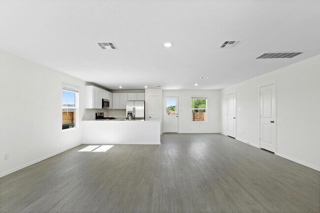 Building Photo - 331 Bugbee