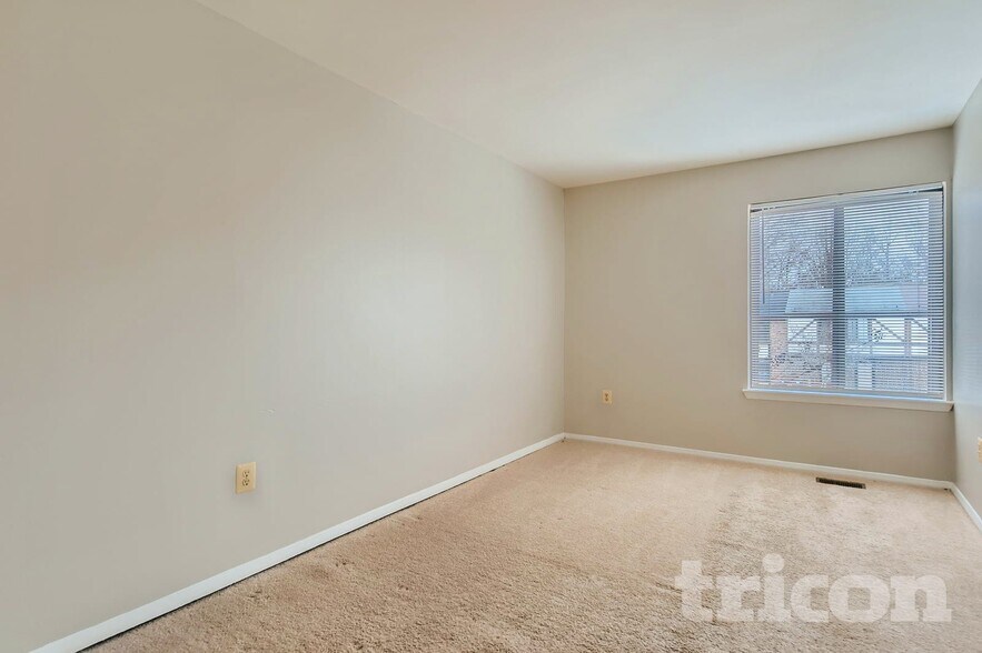 Building Photo - 26 Romanoff Ct