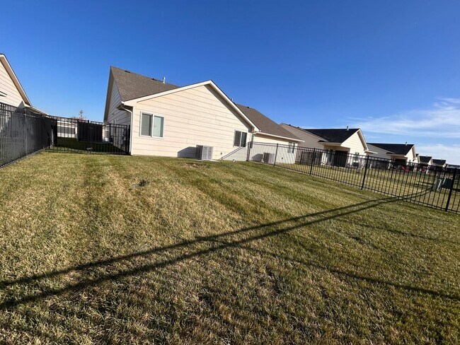 Building Photo - 1611-1613Dugan