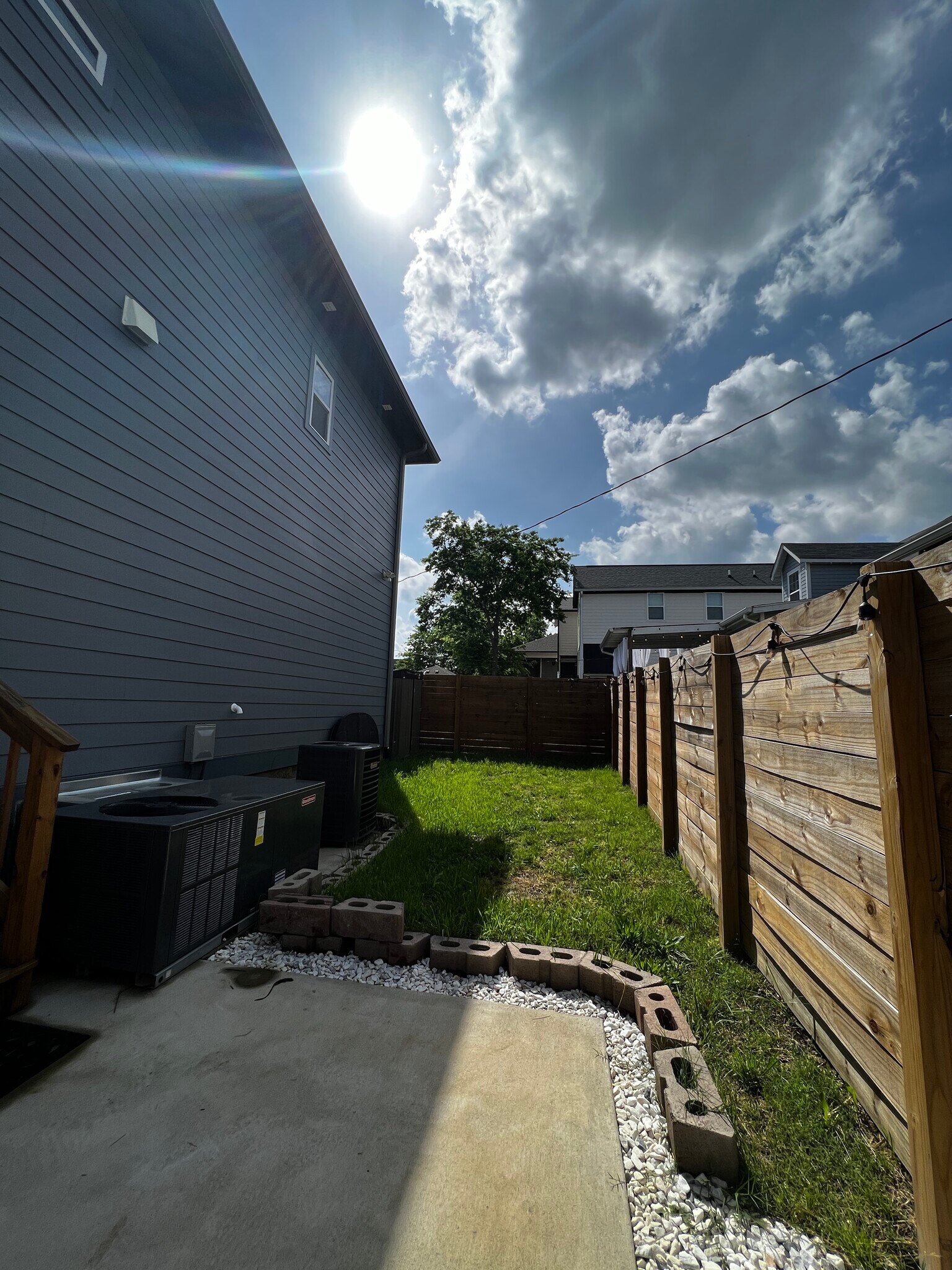 Building Photo - 1072 Zophi St