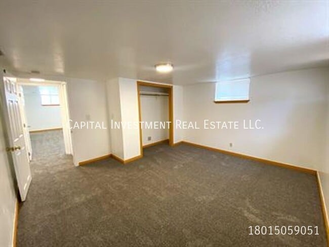 Building Photo - 236 400 S