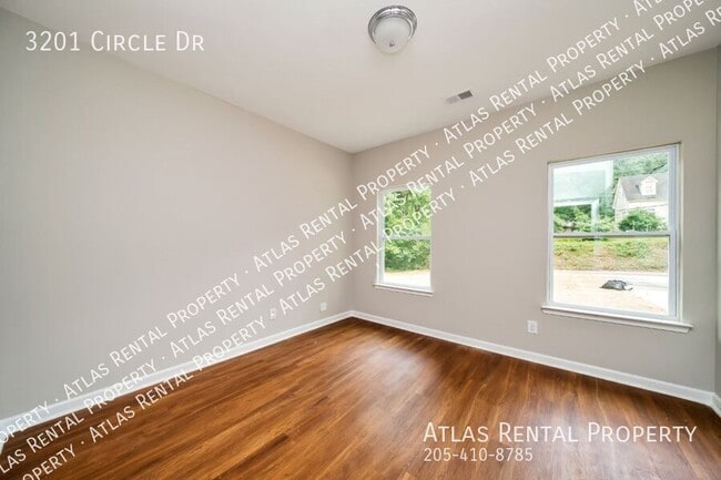 Building Photo - 3201 Circle Dr