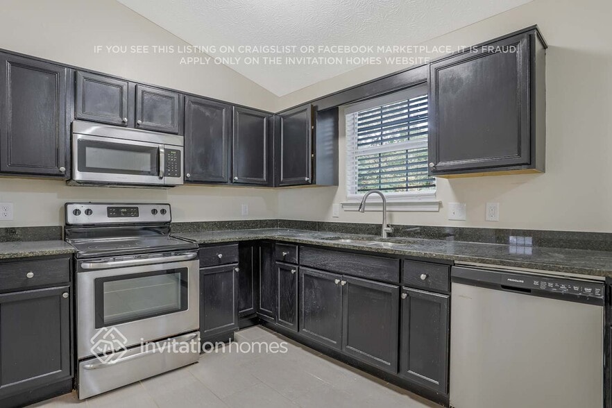 Building Photo - 1350 Stoneleigh Way