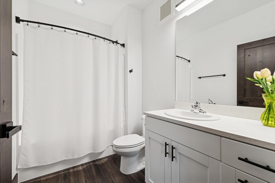 Building Photo - 1010 Baker Ave