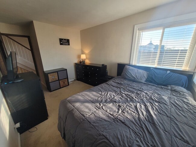 Building Photo - 2 Bedroom, 2.5 Bath Condo with with Ocean ...