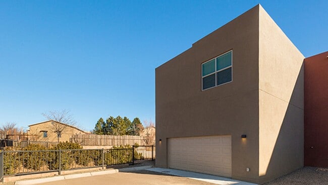 Building Photo - New Townhome in Santa Fe