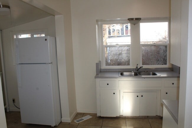 Building Photo - 329 McKinley St