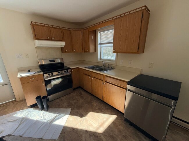 Building Photo - 98 Ledge Hill Rd