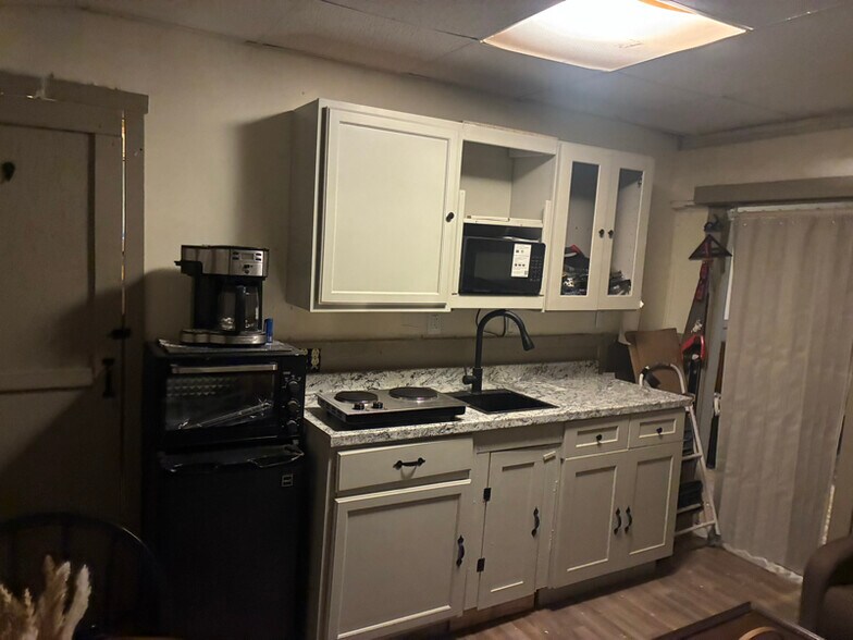 Building Photo - 9 Hampshire Ln