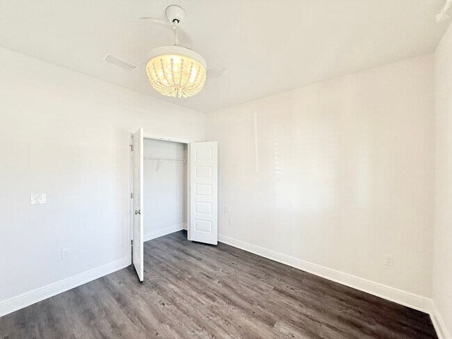 Building Photo - Spacious 4-Bedroom Home - Community Pool