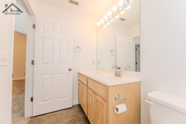 Building Photo - 4937 Silver Crest Dr