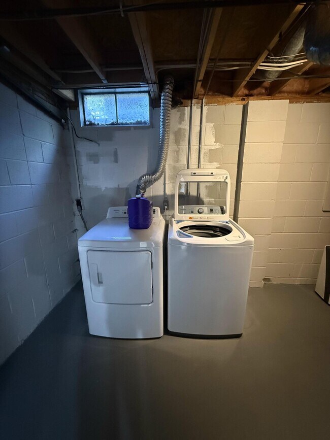 Building Photo - 7806 Barkwood Dr