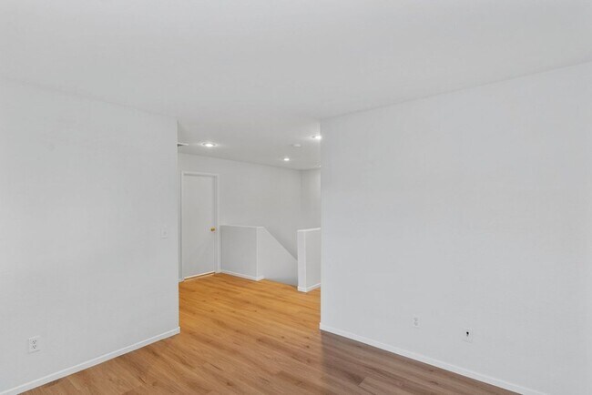 Building Photo - BEAUTIFUL 3 BED HOME IN SUMMERLIN- NEW FLOORING! HUGE LOFT!