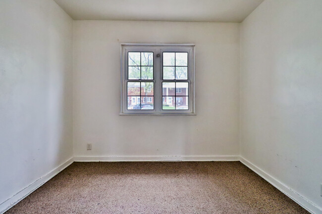 Building Photo - 925 N Prairie Ave
