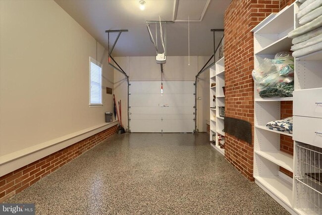 Building Photo - 2406 Roundtop Rd