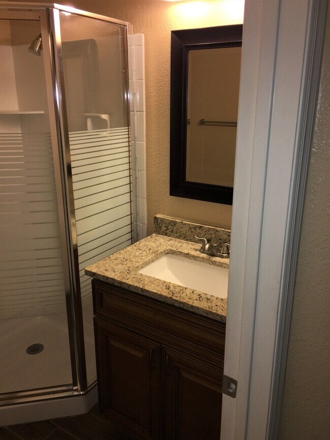 Building Photo - **MOVE-IN SPECIAL 50% OFF MOVE-IN MONTH!!!!** **BEAUTIFUL 3br/2ba TOWNHOME (ELLIOTT & ARIZONA AVE)**