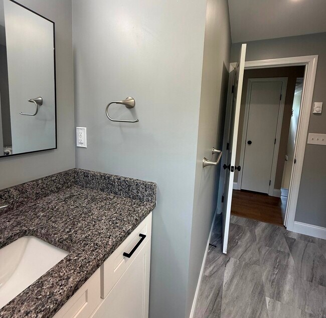 Building Photo - 16 Boulder Dr