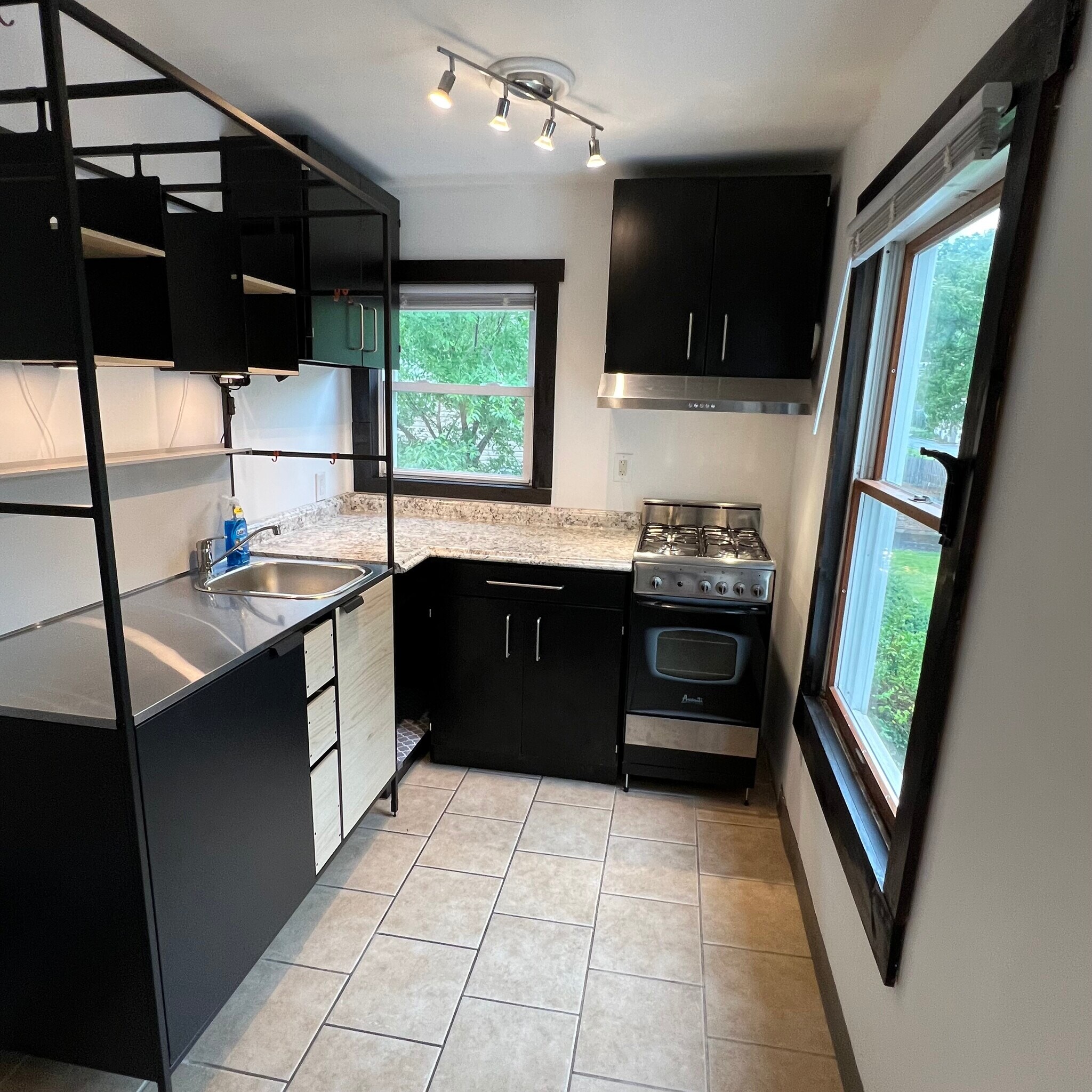 Kitchen - 40-2 Oak St