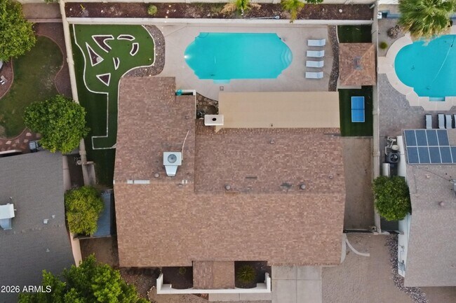Building Photo - 2331 E Sunnyside Dr