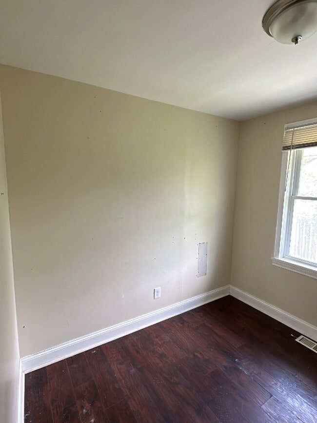 Building Photo - 558 Cincinnati Ave