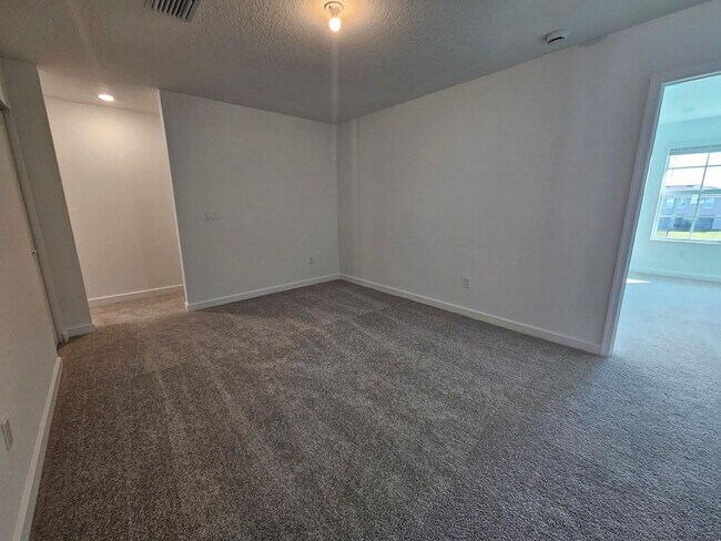 Building Photo - 19672 WHISPERING CREEK Rd