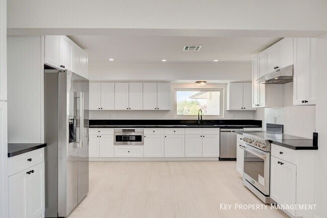 Building Photo - 3962 Euclid St