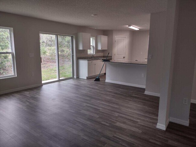 Building Photo - 6248 N Chestnut Terrace