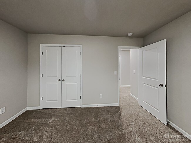 Building Photo - 139 Spring Knoll Dr